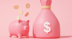 ピンクの豚の貯金箱とコイン